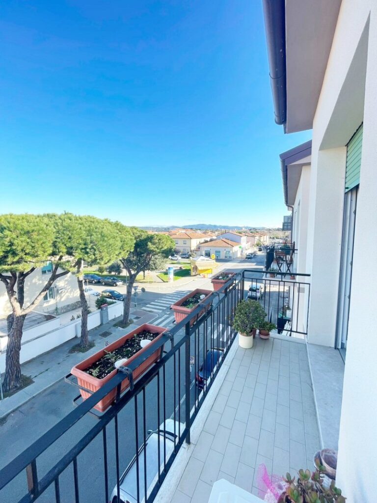 Vista dalla zona giorno dell’appartamento vicino Cecina